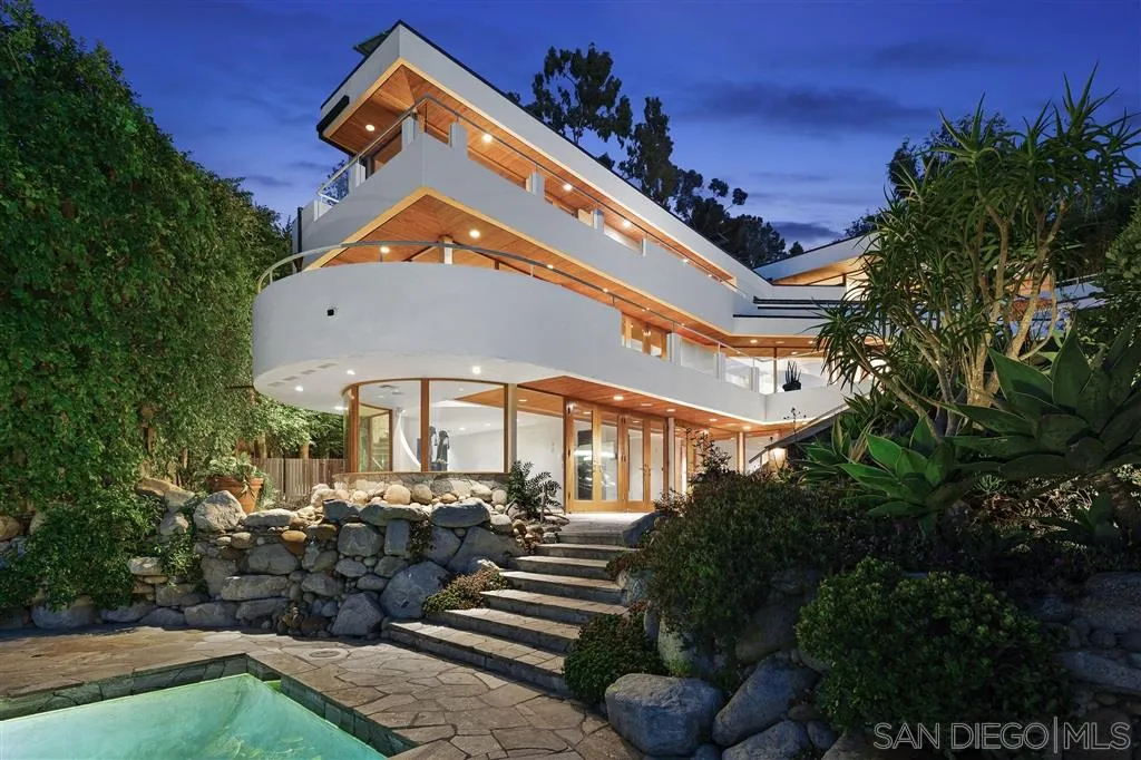 7510 Hillside Drive La Jolla, CA 92037 - Photo 5 of 25 a very nice looking yard with a fountain