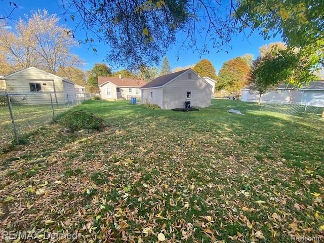 5045 Pheasant Road Waterford, MI 48327 - Photo 6 of 21 PHEASANT BACKYARD FROM BACK FENCE.jpg