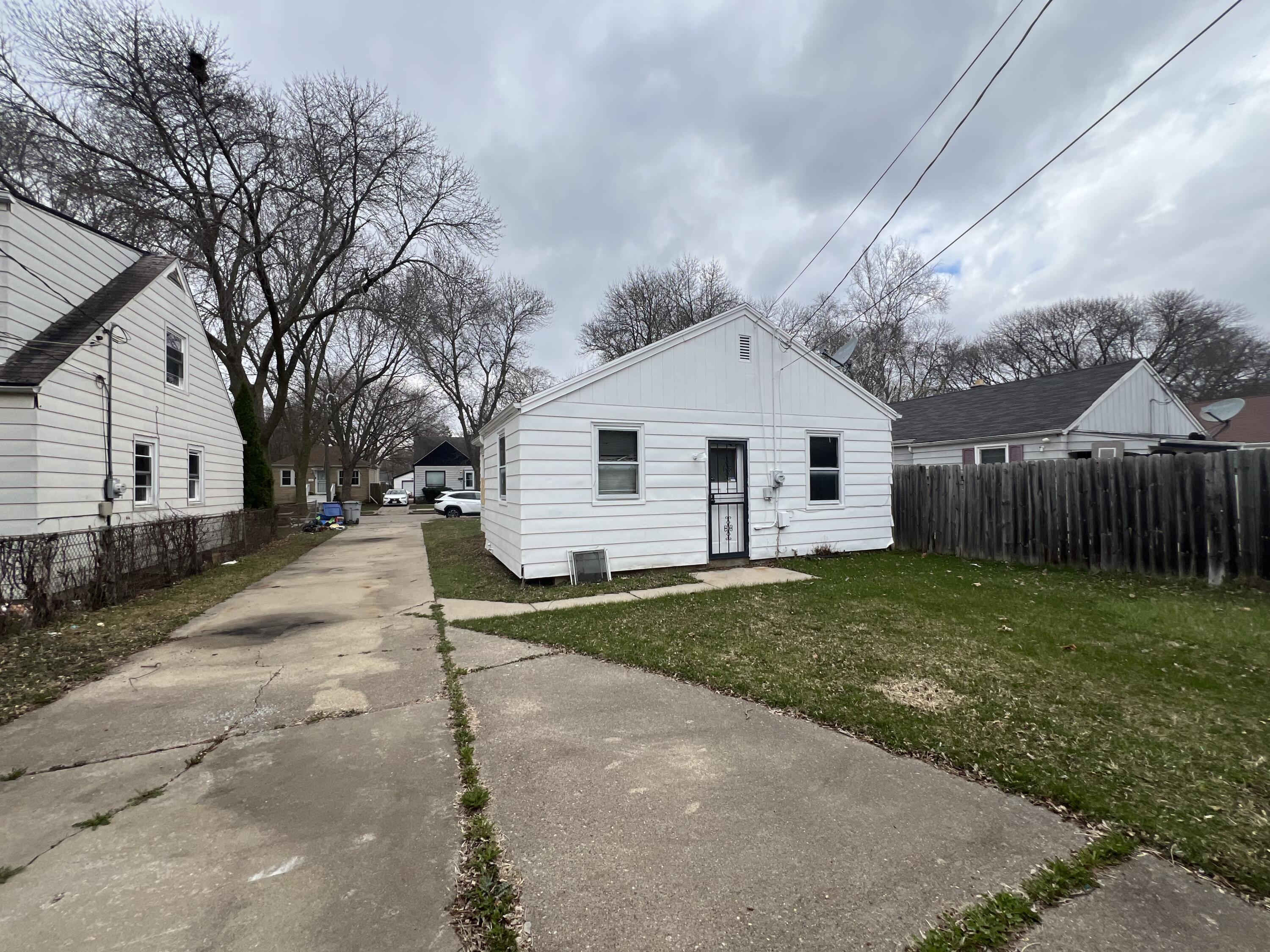 4614 North 44th Street Milwaukee, WI 53218 - Photo 6 of 18 Photo Apr 10 2026, 2 42 35 PM