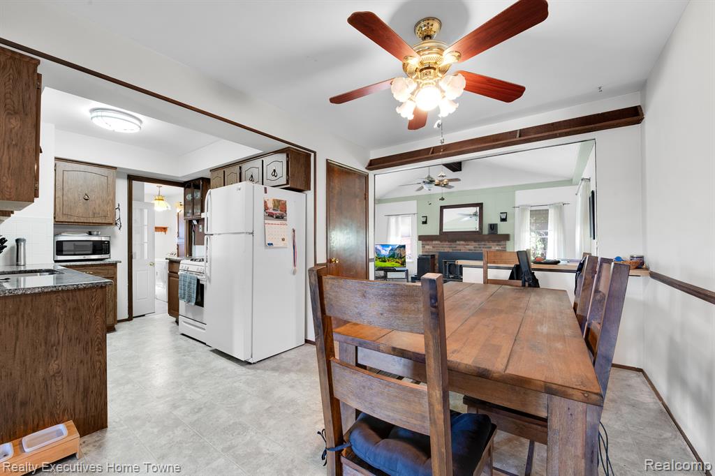 49545 Schoenherr Road Utica, MI 48315 - Photo 9 of 22