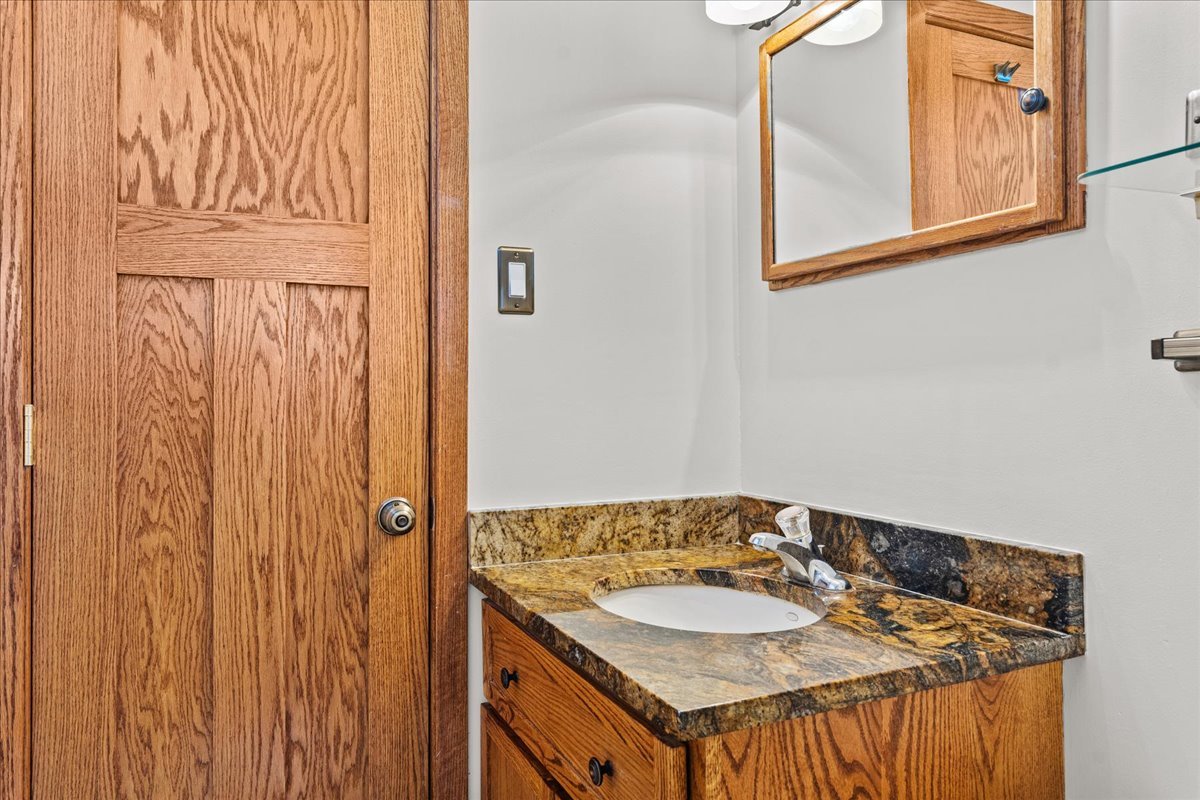610 Warwick Road Deerfield, IL 60015 - Photo 11 of 22 a bathroom with a sink and a mirror