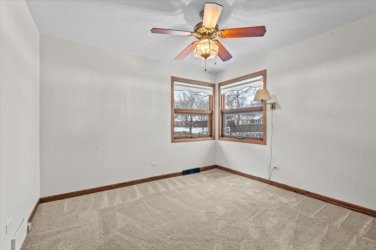610 Warwick Road Deerfield, IL 60015 - Photo 14 of 22 an empty room with a window