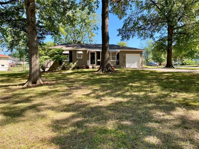 $182,500 | 713 North Osage Trail, Independence, MO 64056