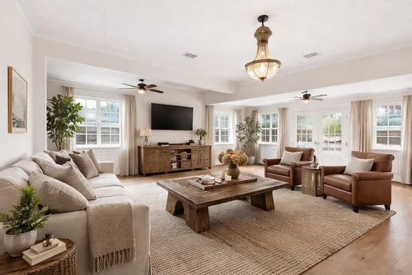 $850,000 | 705 College Street, Montgomery, TX 77356