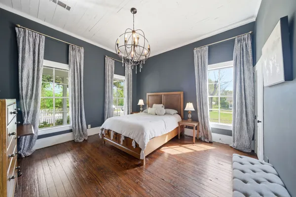 $850,000 | 705 College Street, Montgomery, TX 77356