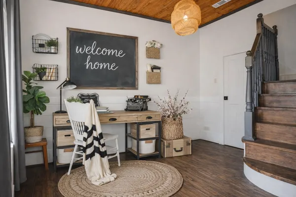 $850,000 | 705 College Street, Montgomery, TX 77356