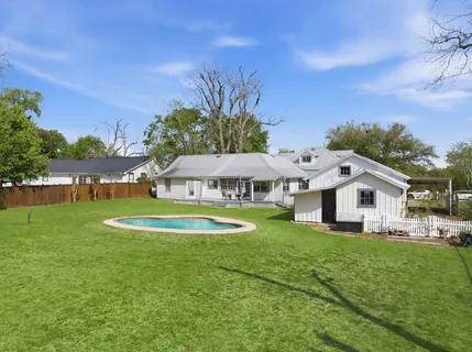 $850,000 | 705 College Street, Montgomery, TX 77356