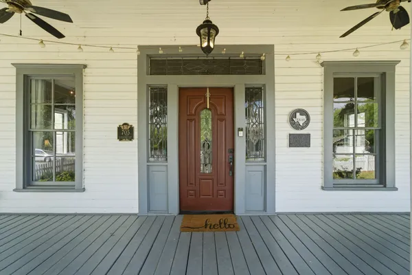 $850,000 | 705 College Street, Montgomery, TX 77356