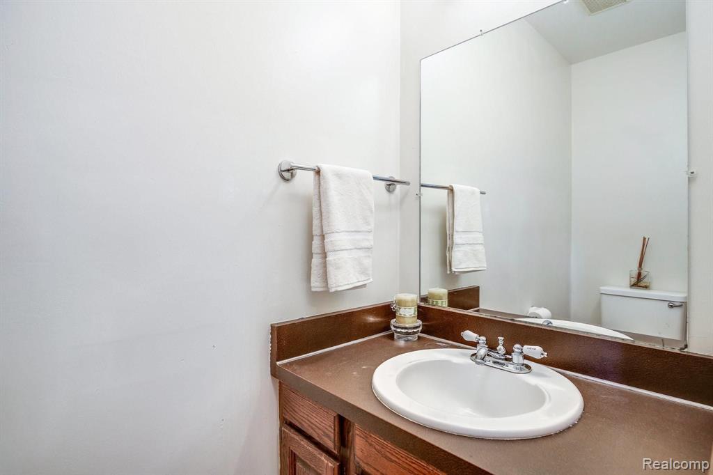 1641 Dennett Lane Rochester Hills, MI 48307 - Photo 19 of 45