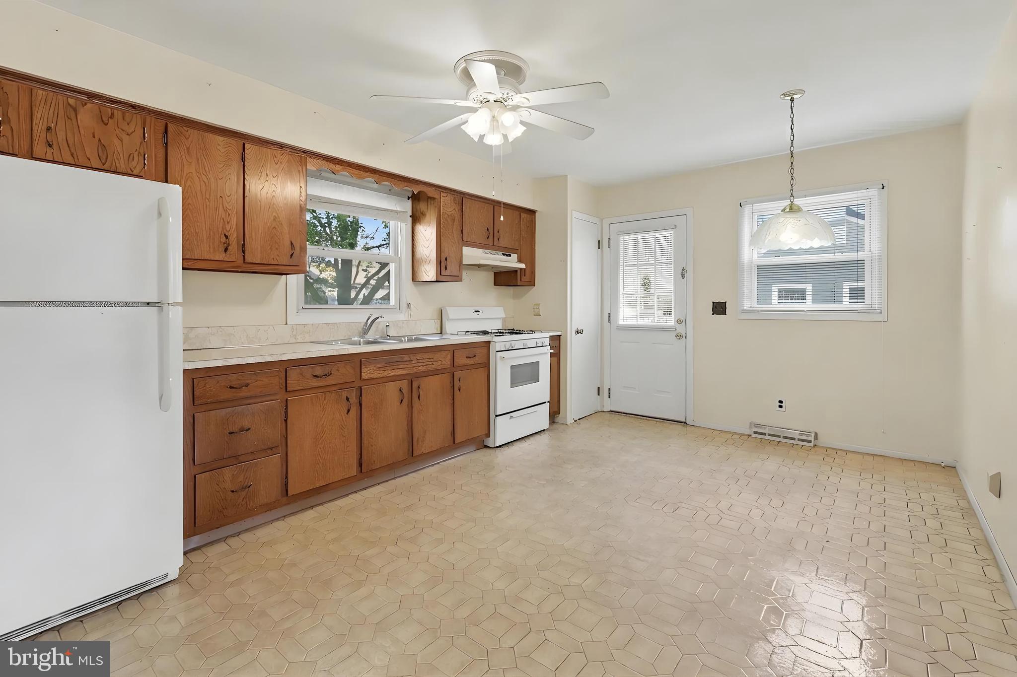 16 Running Brook Road Ewing, NJ 08638 - Photo 13 of 40