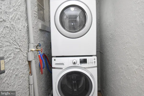 a close up view of a washer and dryer