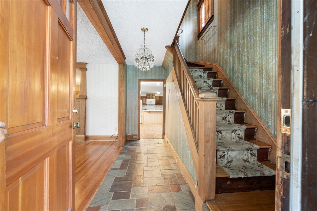 73 Biltmore Street Springfield, MA 01108 - Photo 5 of 30 Gallery Image 5