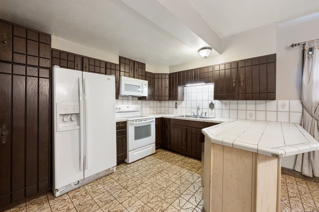 73 Biltmore Street Springfield, MA 01108 - Photo 8 of 30 Gallery Image 8
