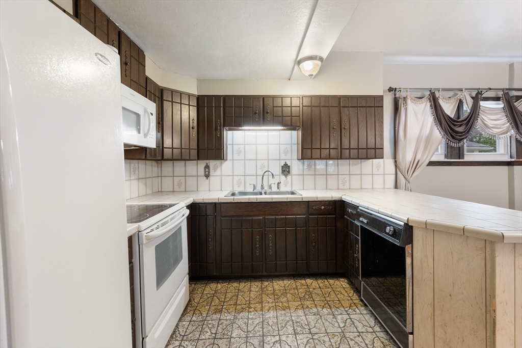 73 Biltmore Street Springfield, MA 01108 - Photo 10 of 30 Gallery Image 10