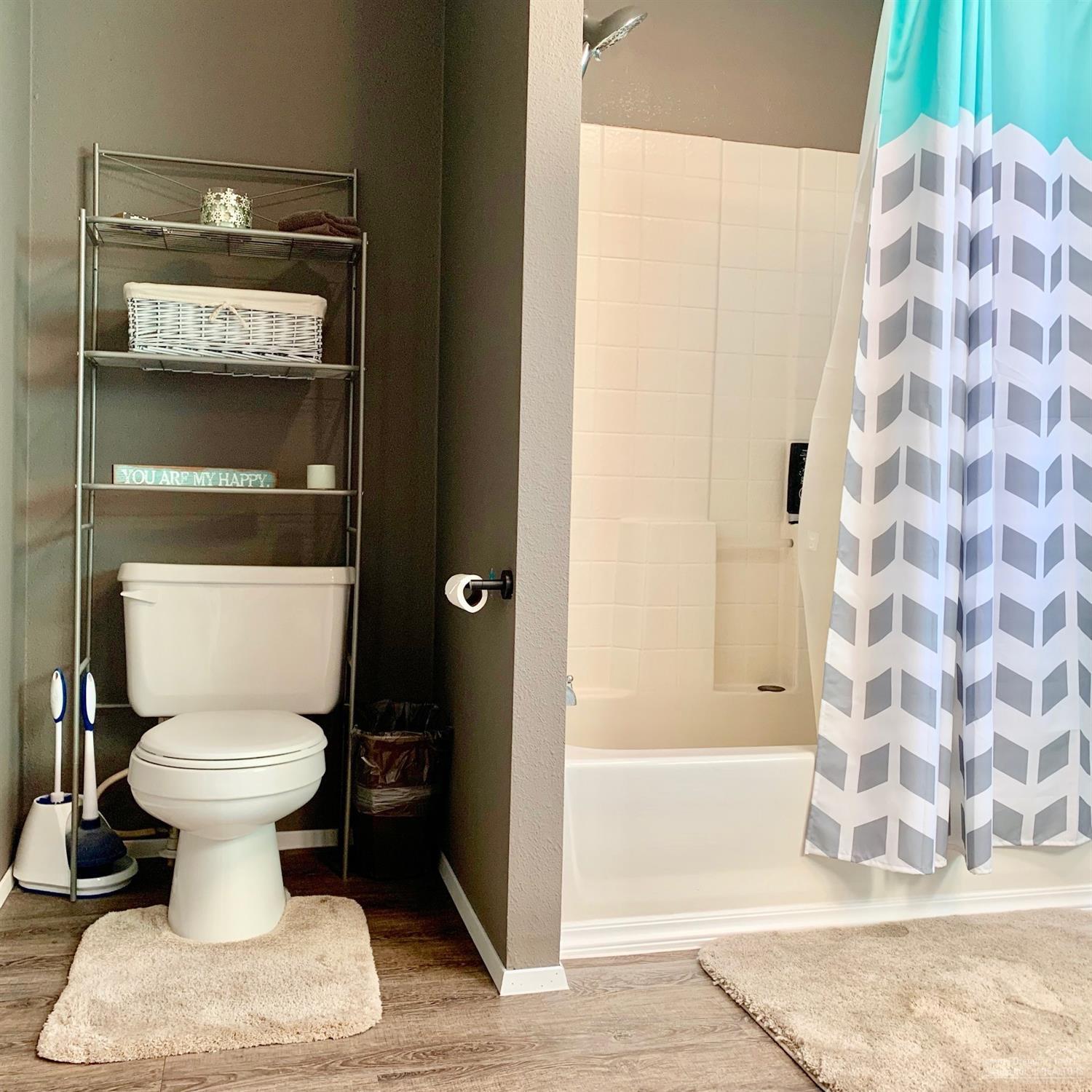 703 Center Ridge Drive Culver, OR 97734 - Photo 18 of 22 Master bathroom has tub/shower combo
