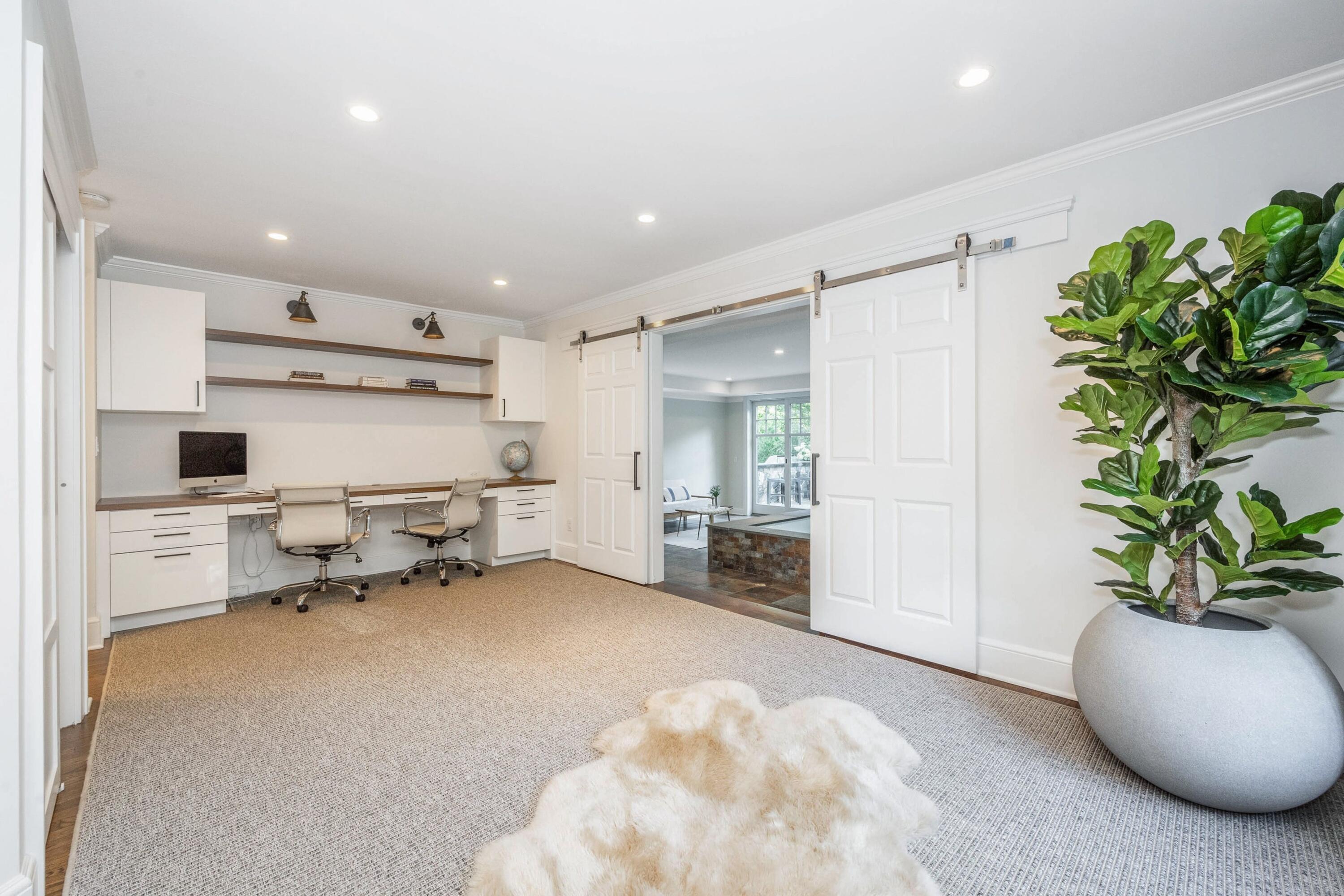 41 Delafield Island Road Darien, CT 06820 - Photo 11 of 30 a living room with furniture and a potted plant