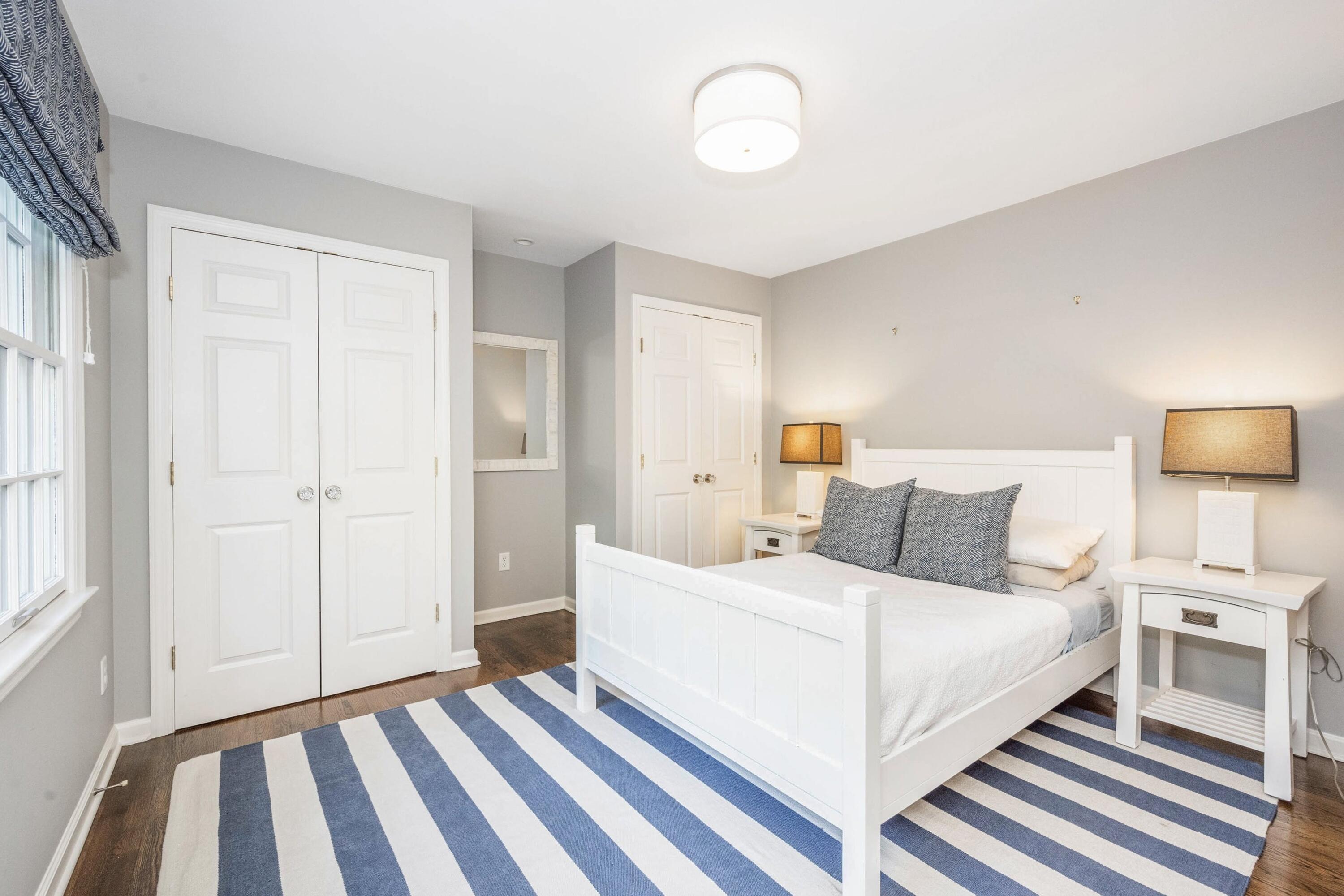 41 Delafield Island Road Darien, CT 06820 - Photo 19 of 30 a bedroom with a bed and a lamp