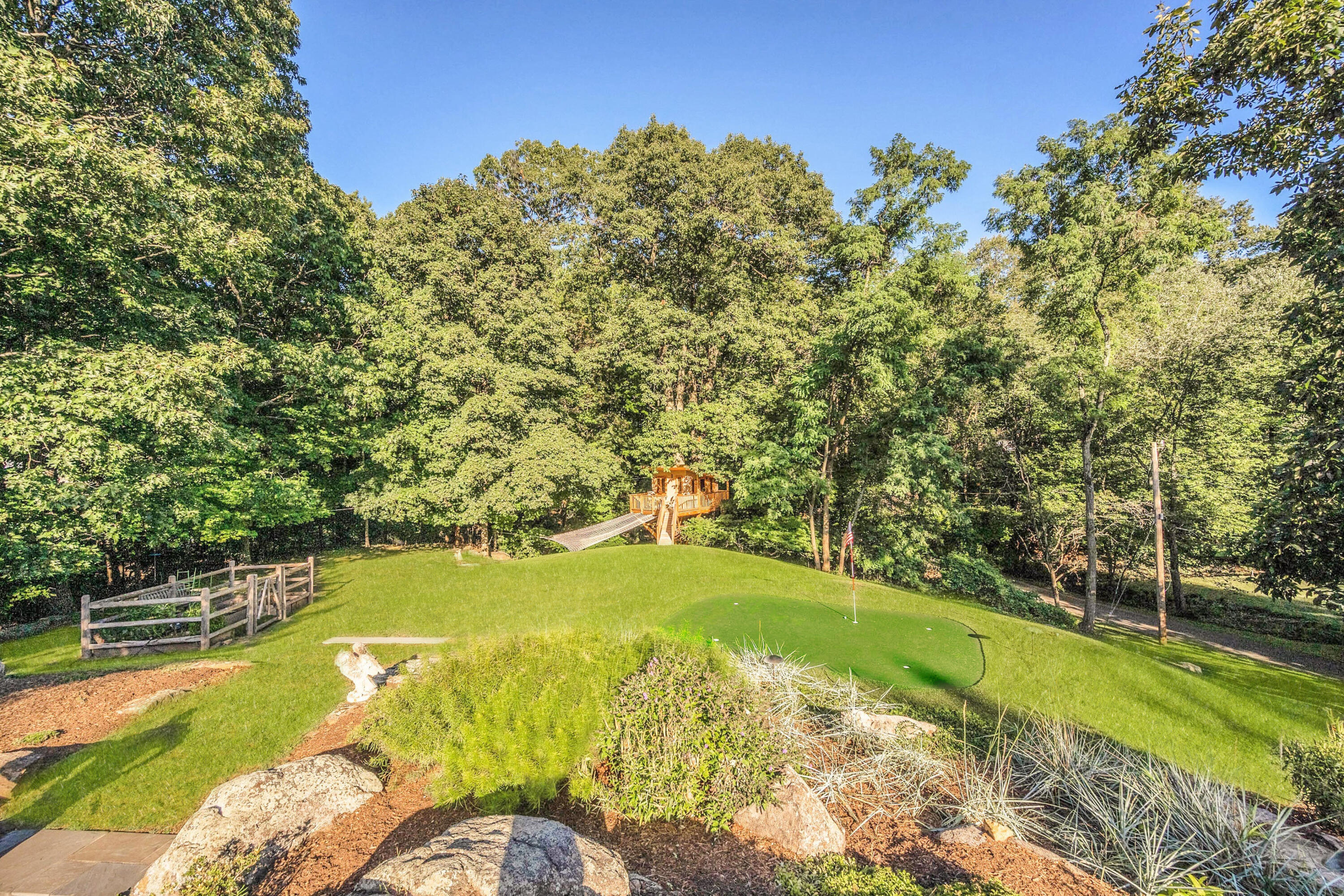 41 Delafield Island Road Darien, CT 06820 - Photo 29 of 30 a view of a lake with a yard