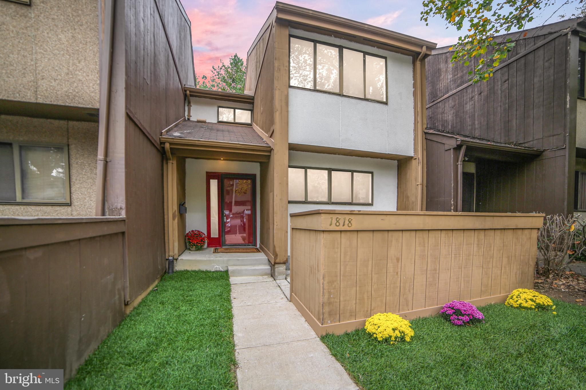 1818 Old Post Terrace Woodbridge, VA 22191 - Photo 1 of 33 Private yard