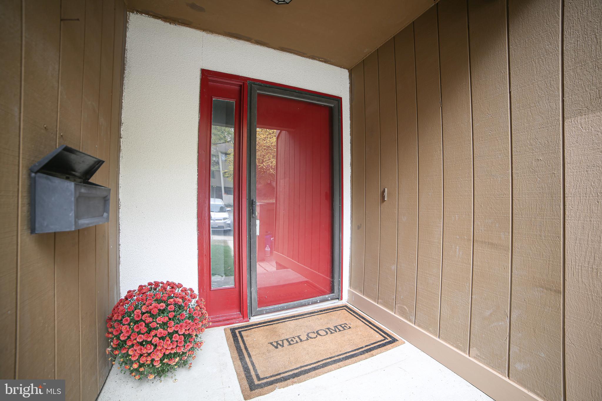 1818 Old Post Terrace Woodbridge, VA 22191 - Photo 2 of 33 Full glass storm door