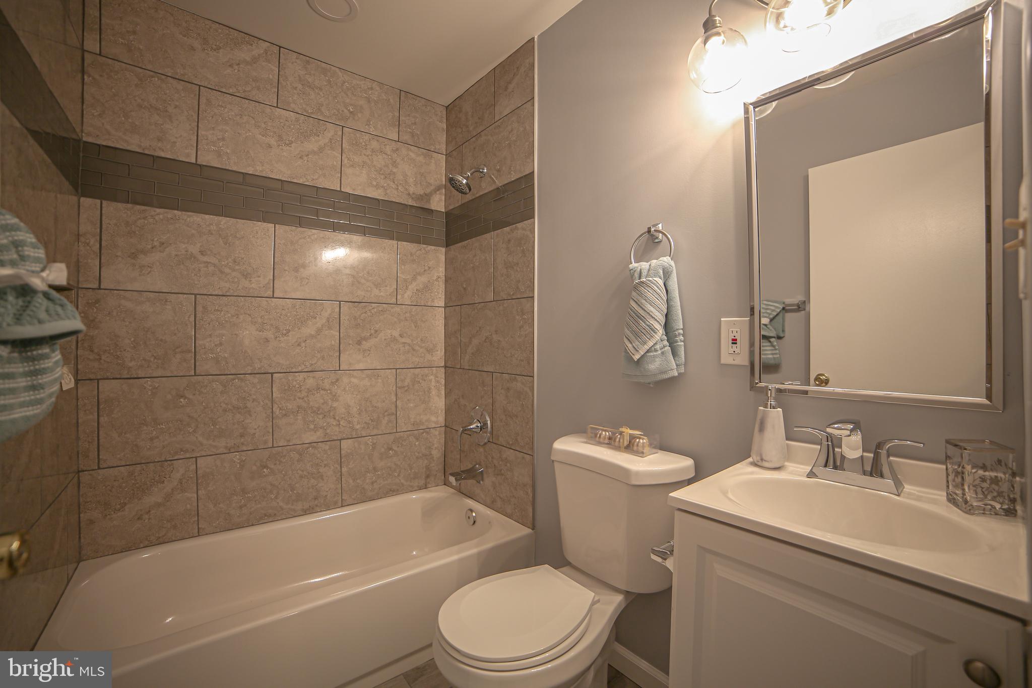1818 Old Post Terrace Woodbridge, VA 22191 - Photo 21 of 33 Full bathroom with tub