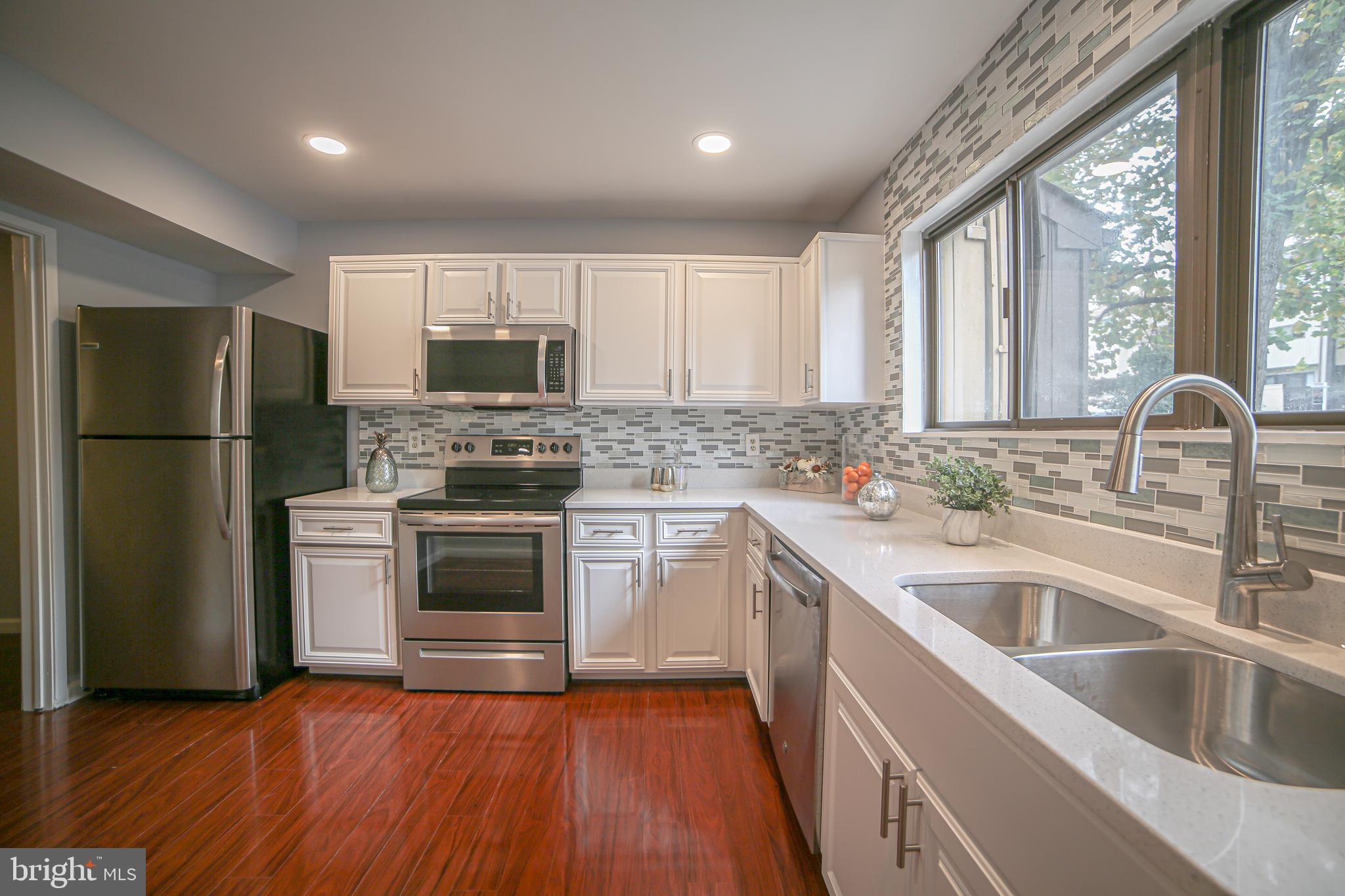 1818 Old Post Terrace Woodbridge, VA 22191 - Photo 6 of 33 Ceramic tile back splash, granite counter tops