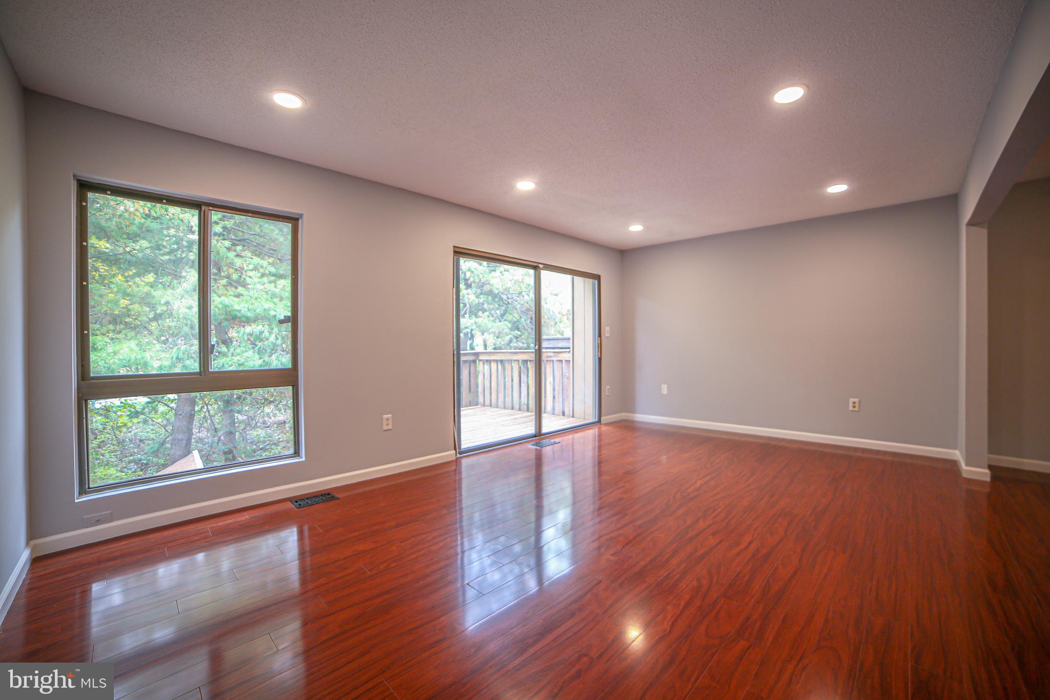 1818 Old Post Terrace Woodbridge, VA 22191 - Photo 10 of 33 Living room
