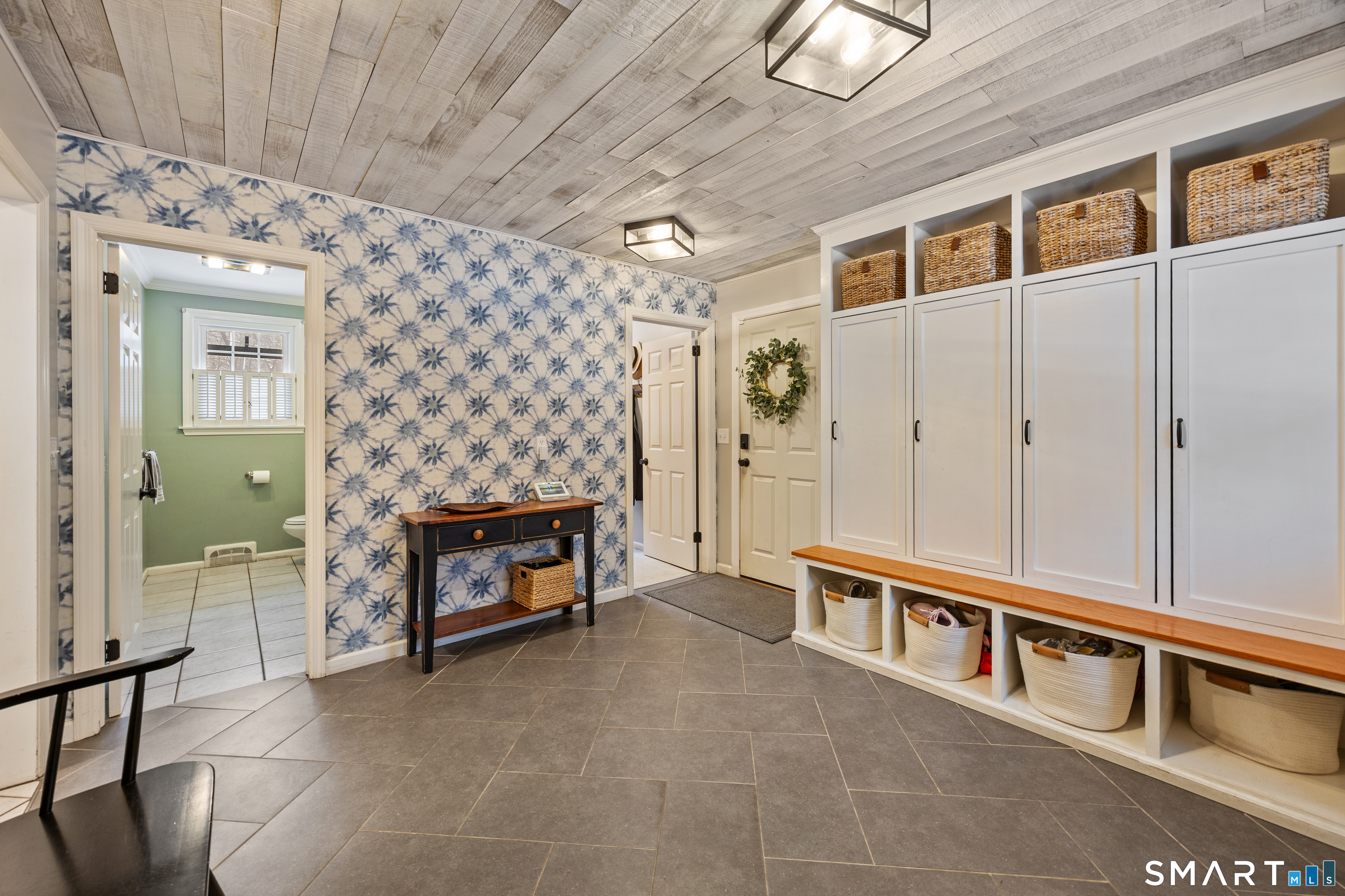 5 Crosswood Road Farmington, CT 06032 - Photo 3 of 40 a living room with furniture