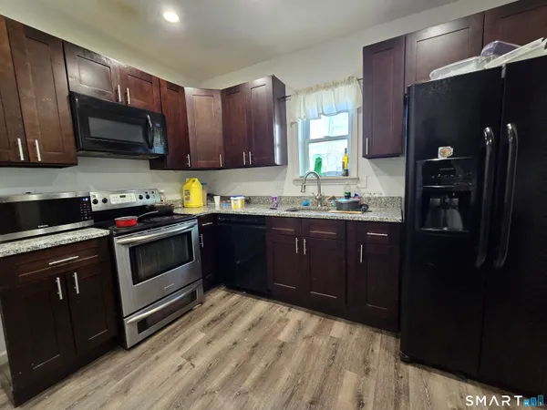 $2,800 | 102 Hanover Street, Bridgeport, CT 06604