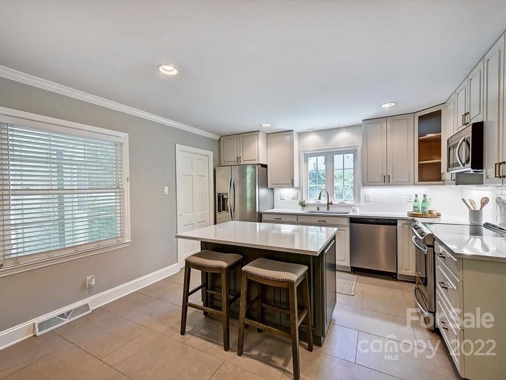 7121 Thermal Road Charlotte, NC 28211 - Photo 14 of 48 Gallery Image 14