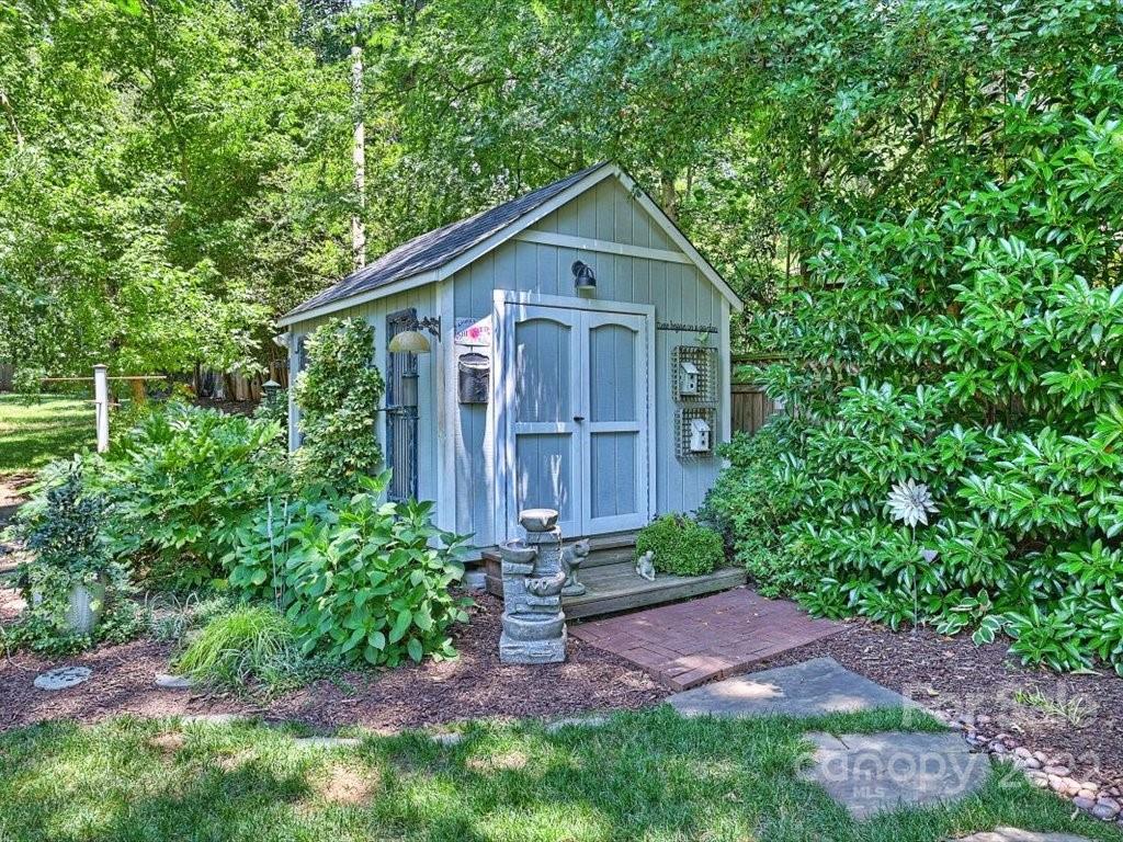 7121 Thermal Road Charlotte, NC 28211 - Photo 46 of 48 Gallery Image 46