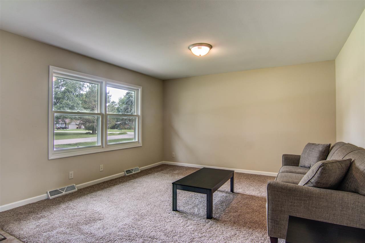 211 Dewey Road Rockton, IL 61072 - Photo 4 of 22 Gallery Image 4