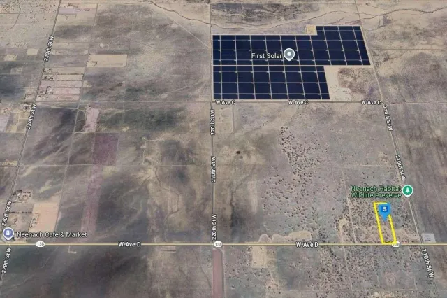 a view of an outdoor space