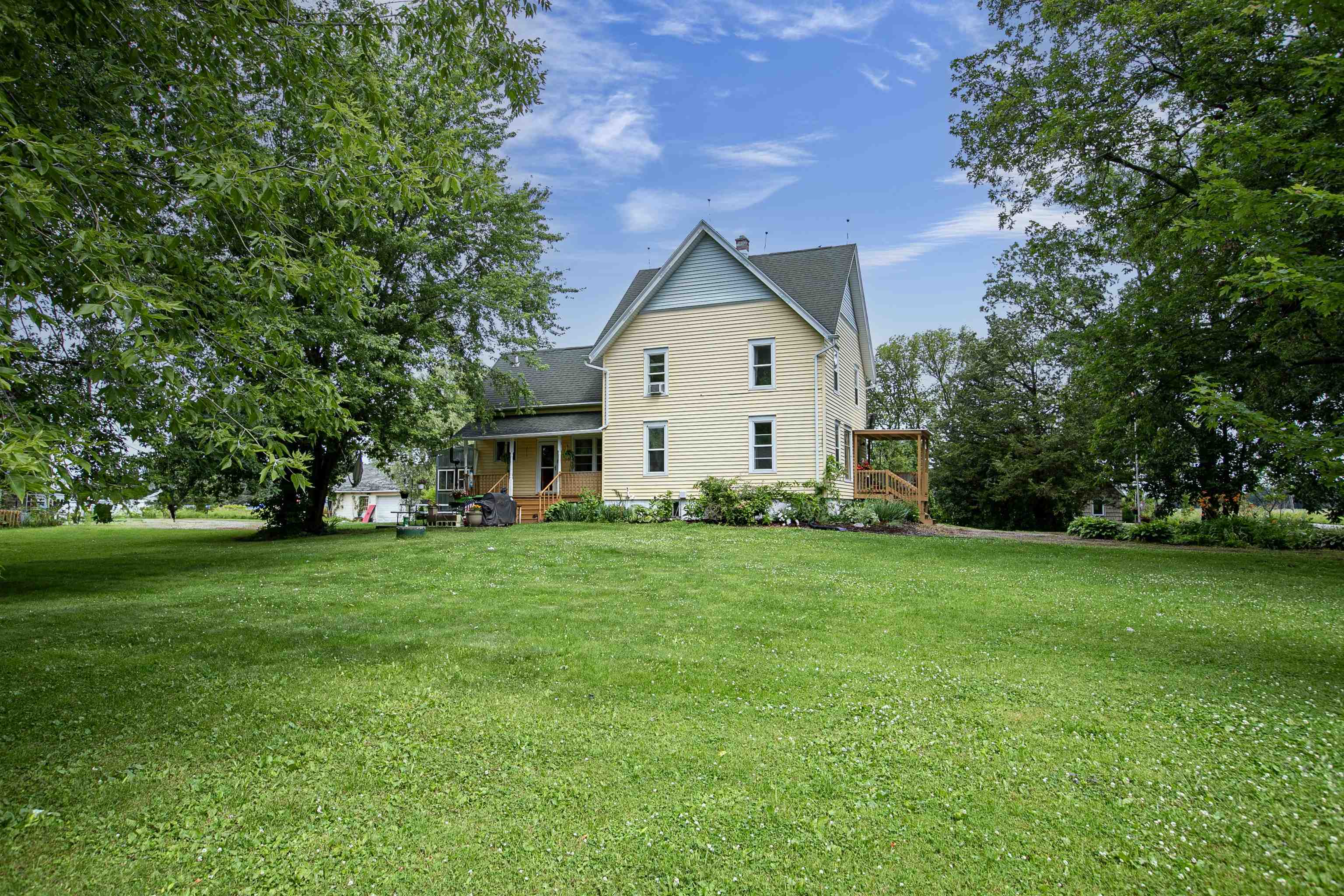 9511 Old Road Fremont, WI 54940 - Photo 4 of 67