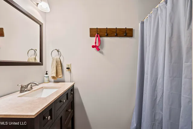 $379,900 | 114 Leslie Drive, Senatobia, MS 38668