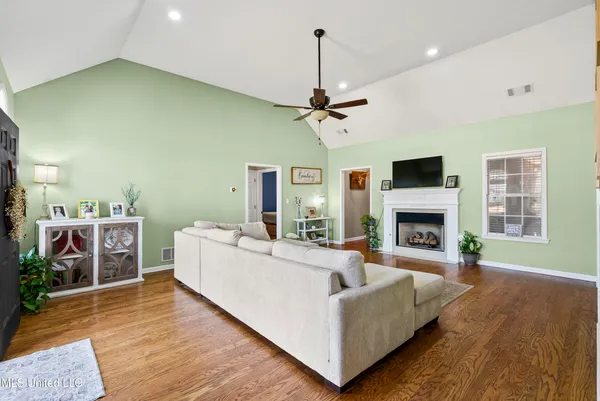 $379,900 | 114 Leslie Drive, Senatobia, MS 38668