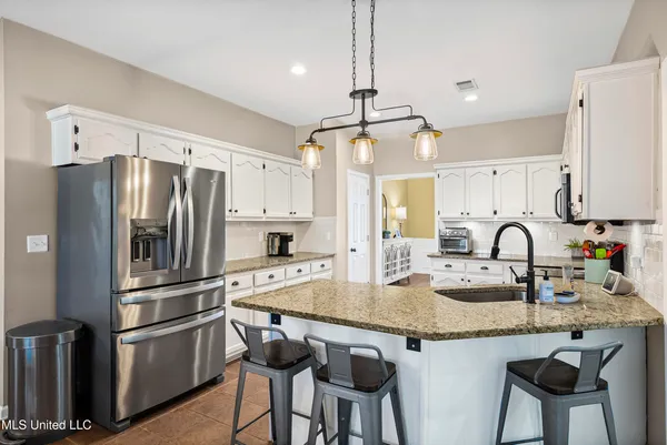 $379,900 | 114 Leslie Drive, Senatobia, MS 38668