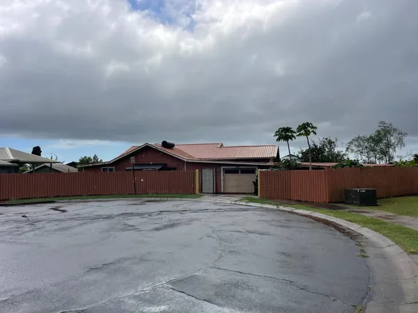 $800,000 | 130 Olopua Street, Lanai City, HI 96763