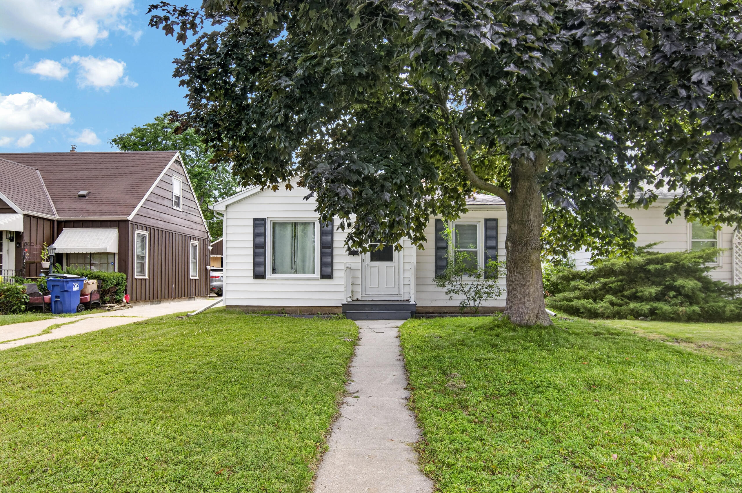 2304 James Boulevard Racine, WI 53403 - Photo 1 of 1 Front View
