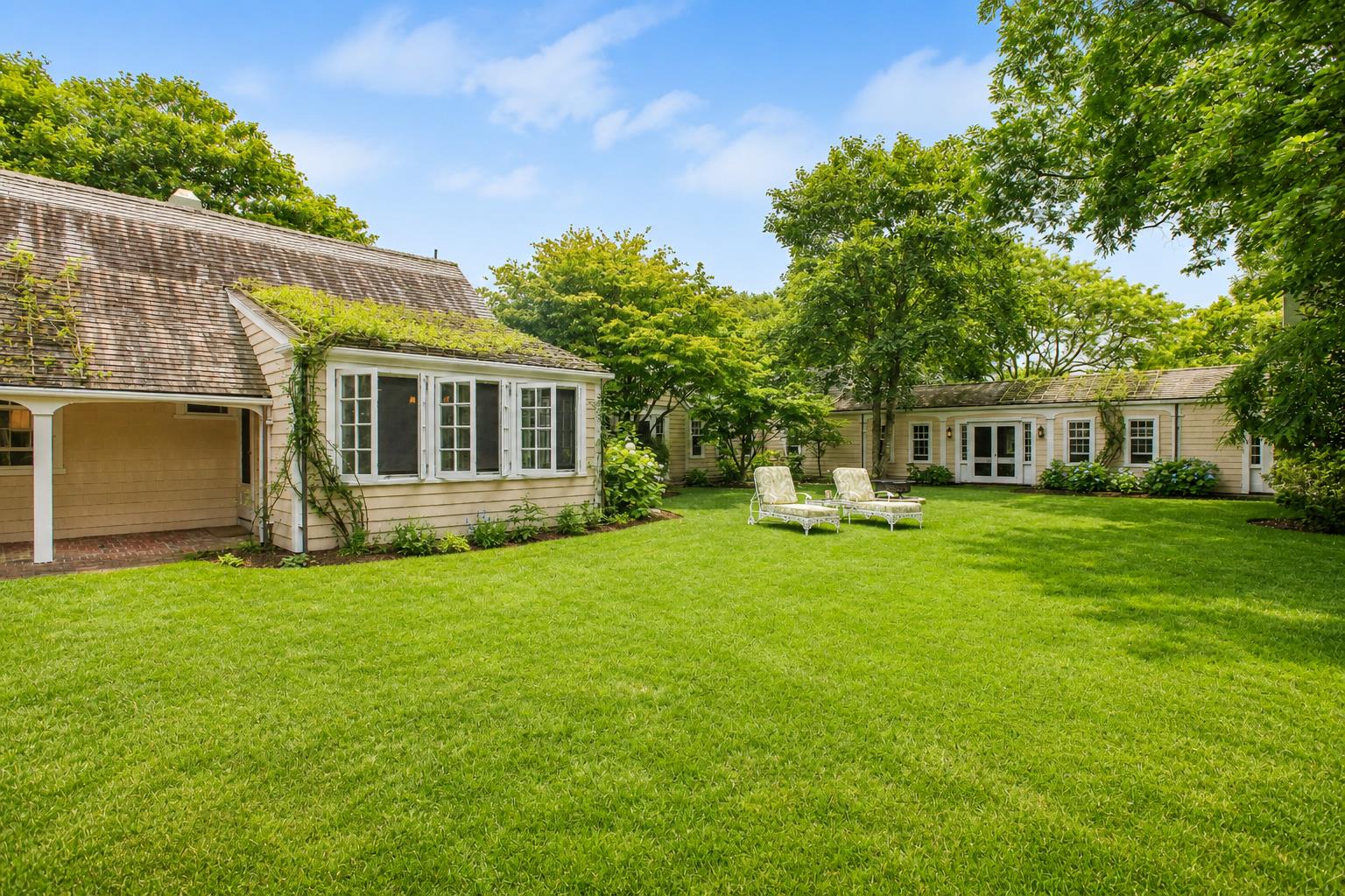 20 Main Street Nantucket, MA 02554 - Photo 32 of 33 a front view of a house with a garden
