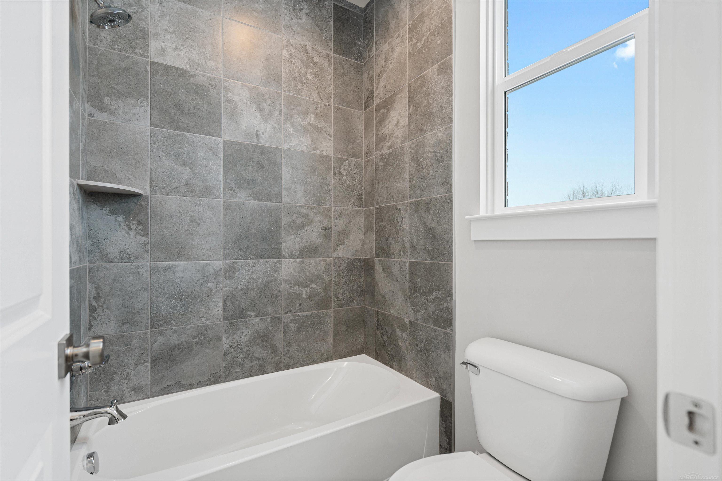 27650 Hagen Road New Baltimore, MI 48051 - Photo 34 of 40 Bathroom