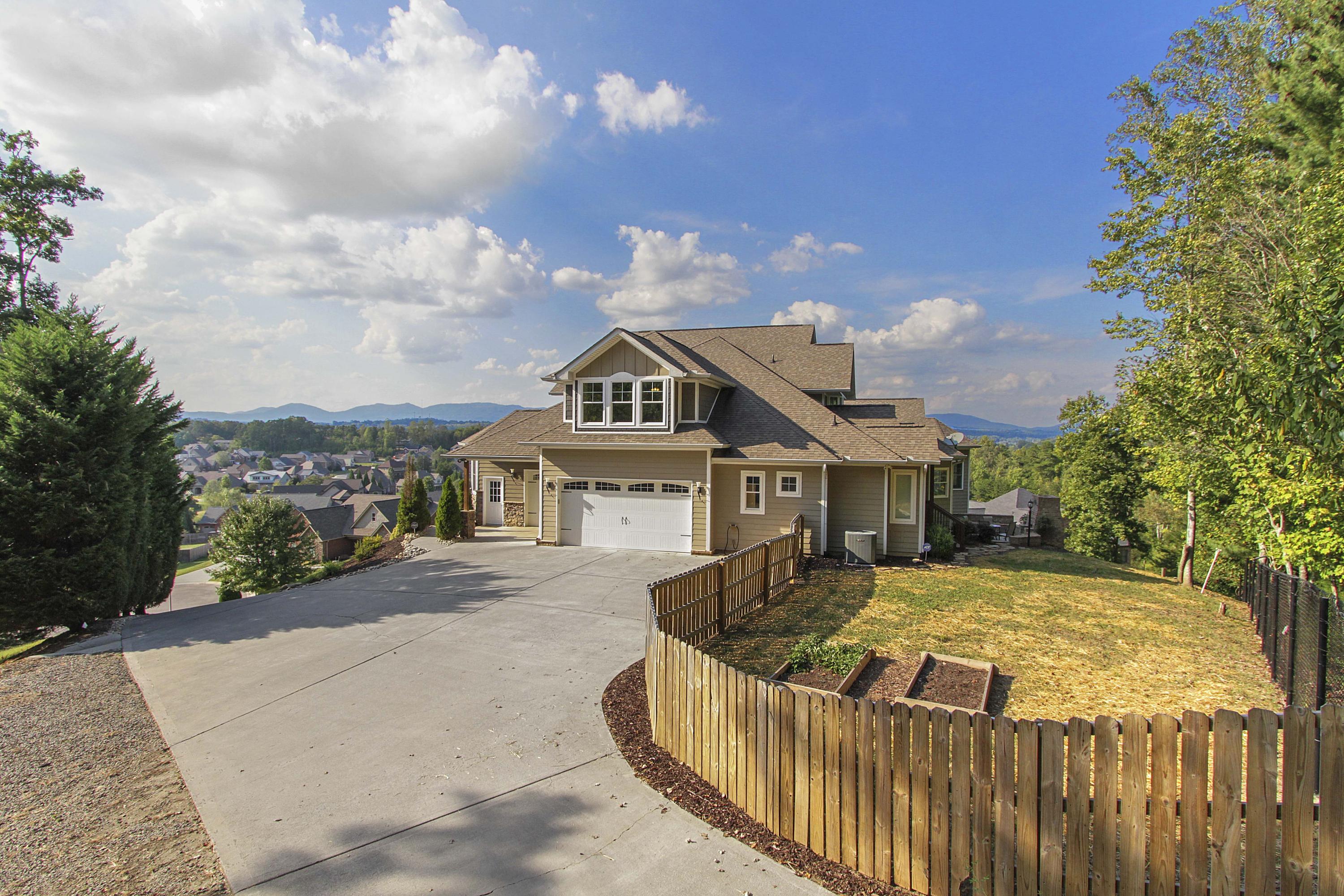 104 Copper Ridge Court Oak Ridge, TN 37830 - Photo 35 of 40 3 Car Garage