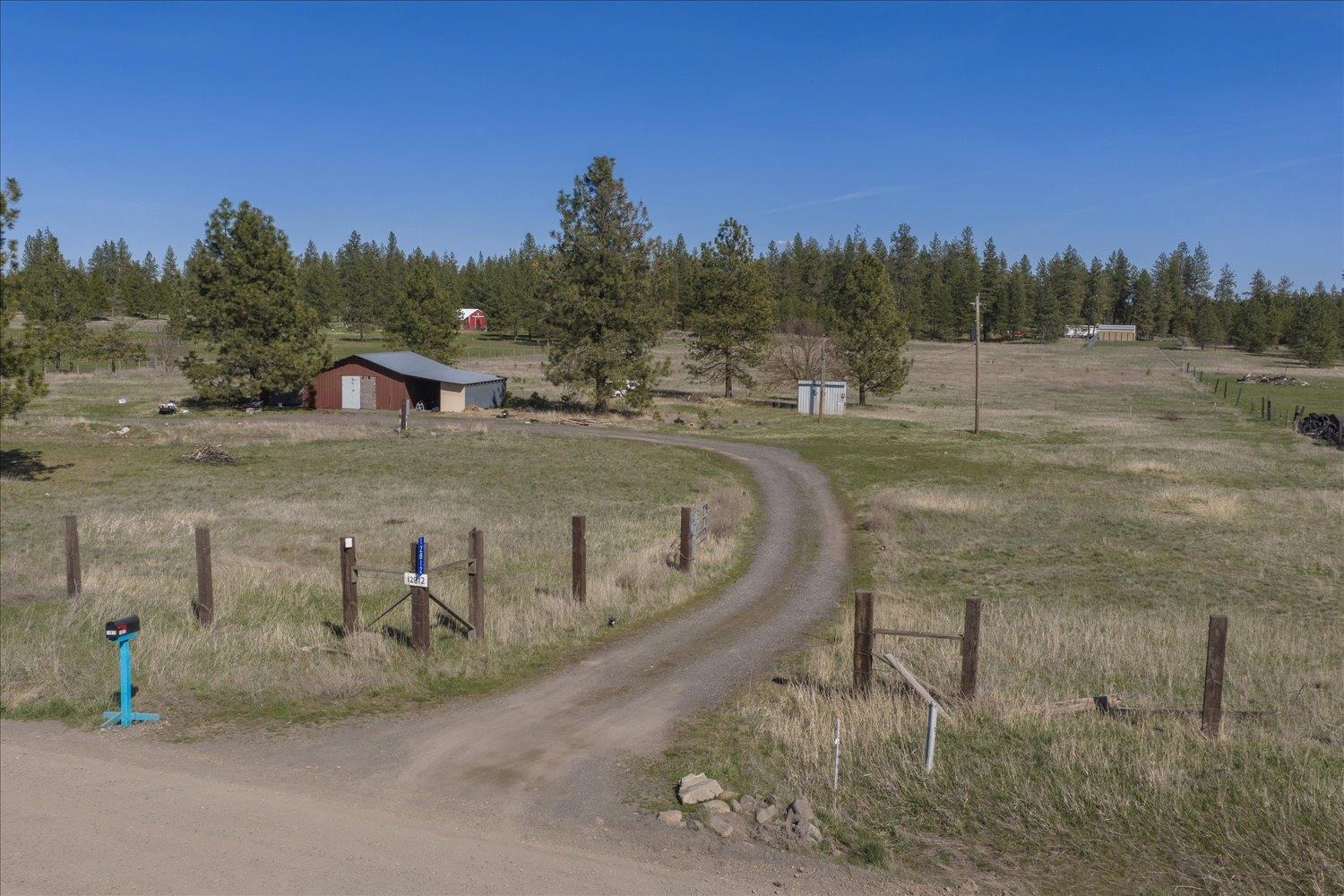 12812 North Dover Road Nine Mile Falls, WA 99026 - Photo 2 of 22