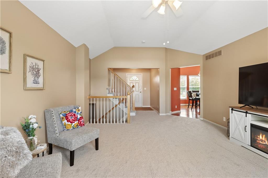 1004 East Pumpkin Ridge Gardner, KS 66030 - Photo 5 of 25