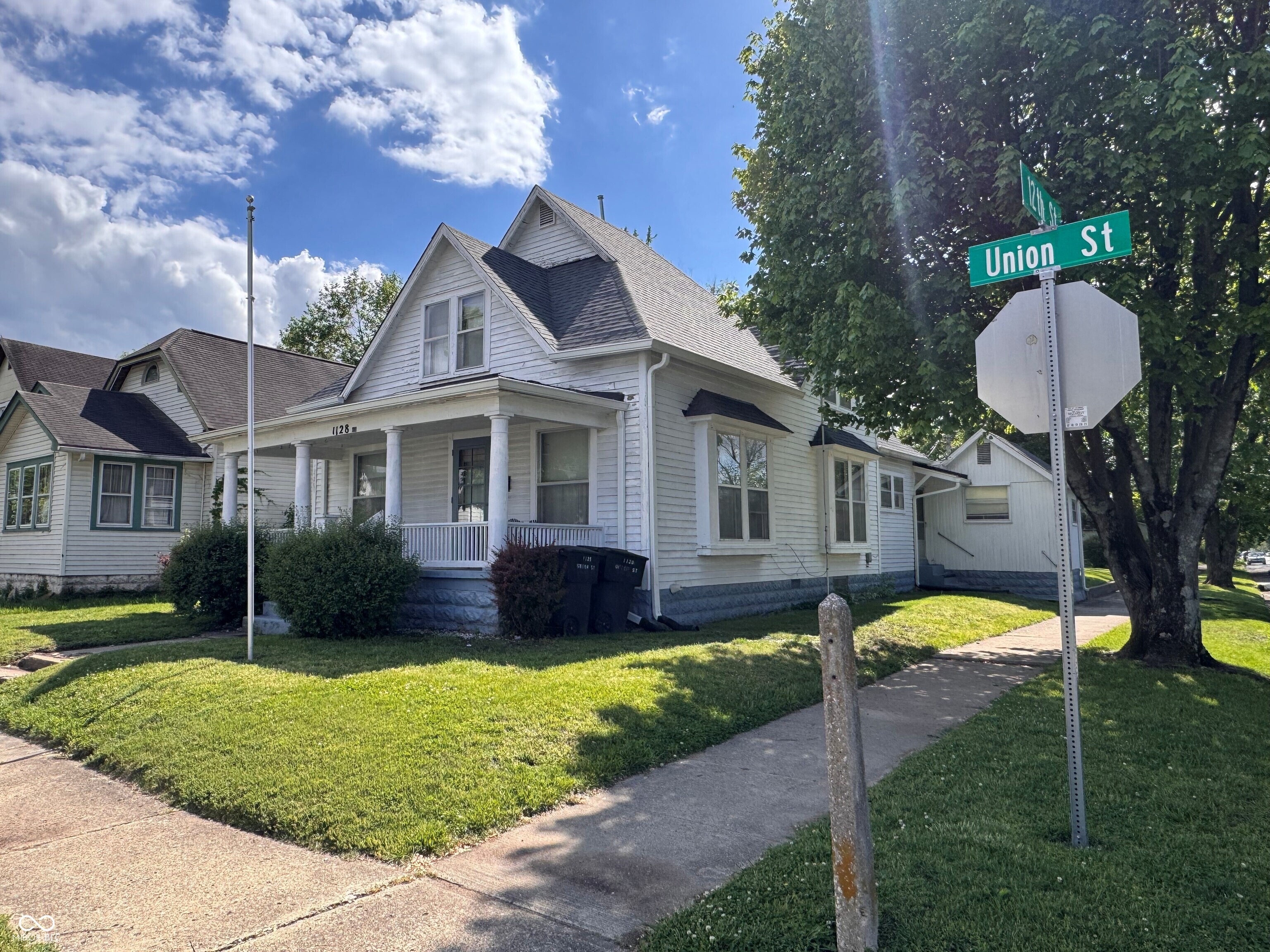 1128 Union Street Columbus, IN 47201 - Photo 2 of 8