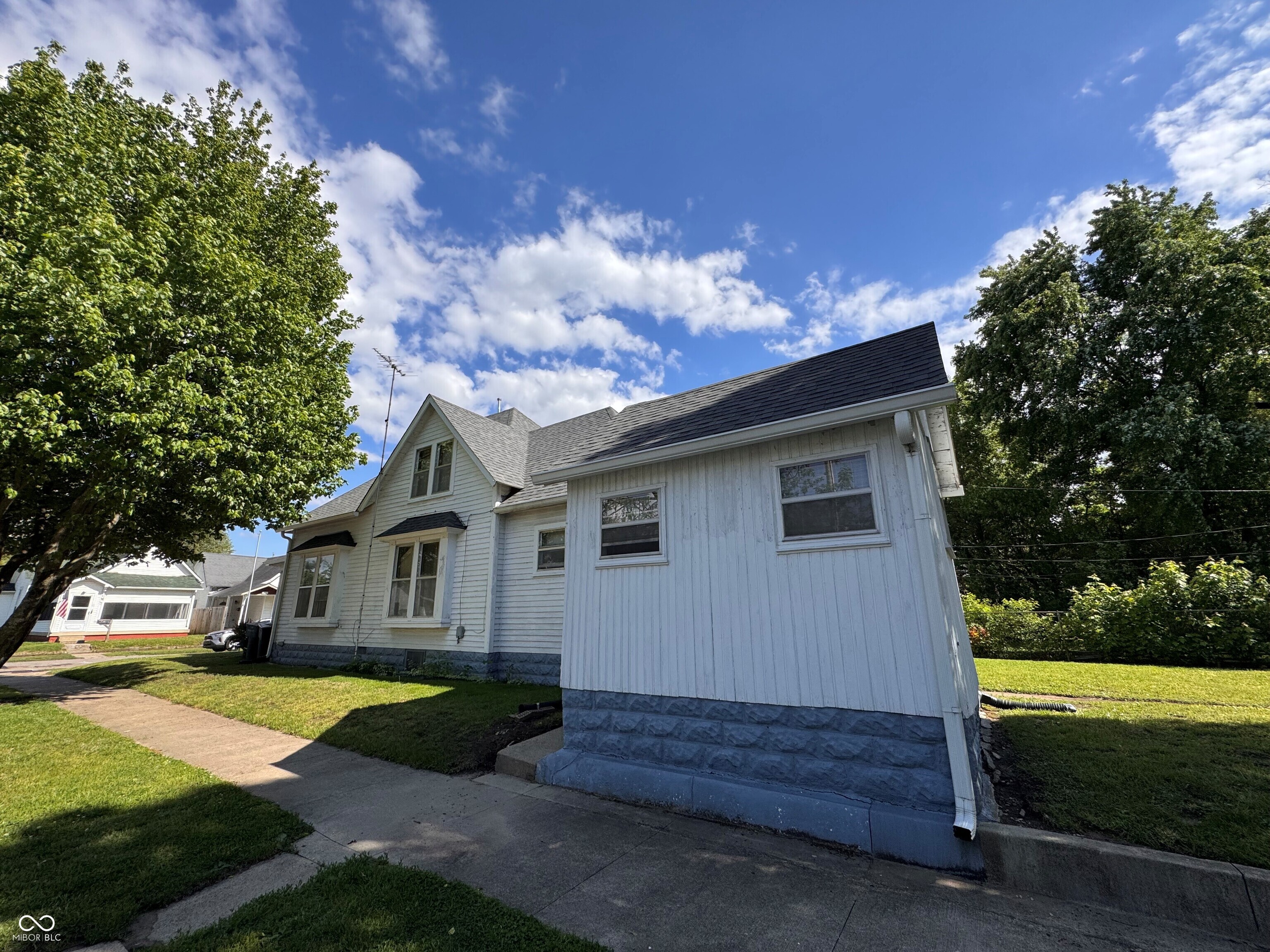 1128 Union Street Columbus, IN 47201 - Photo 3 of 8