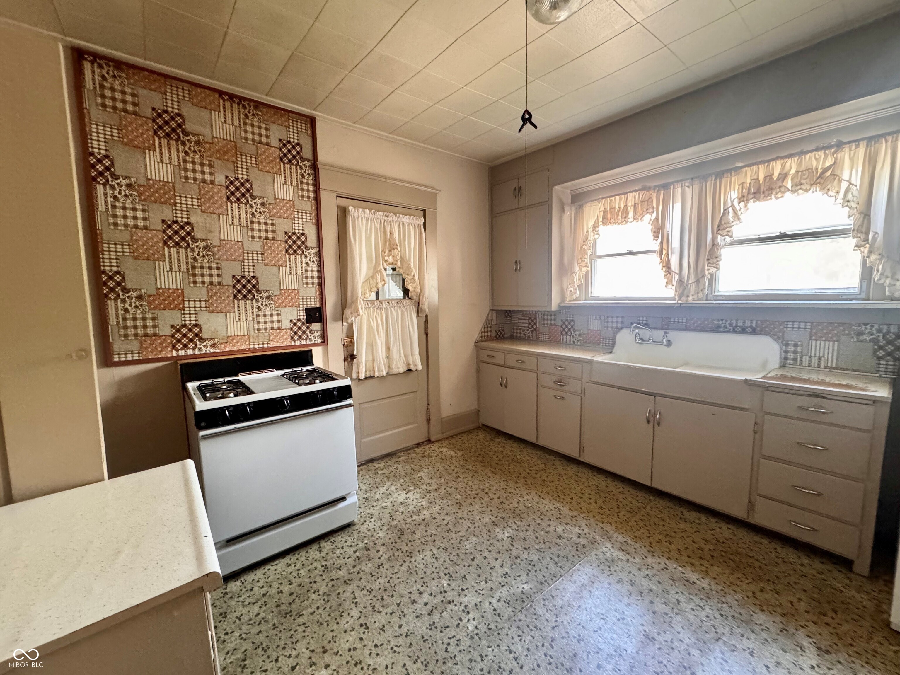 1128 Union Street Columbus, IN 47201 - Photo 4 of 8