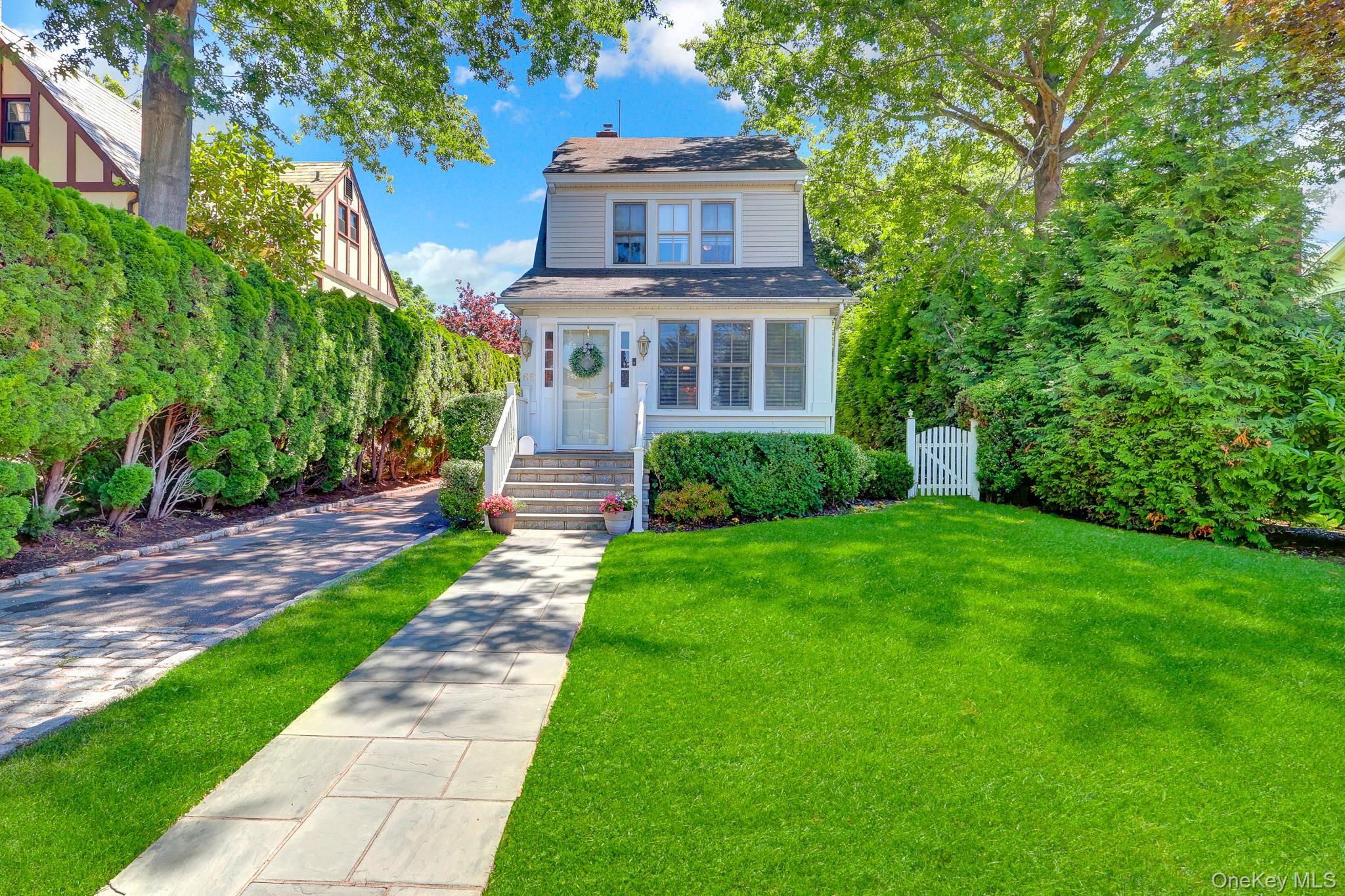 65 Roxbury Road Garden City, NY 11530 - Photo 31 of 39