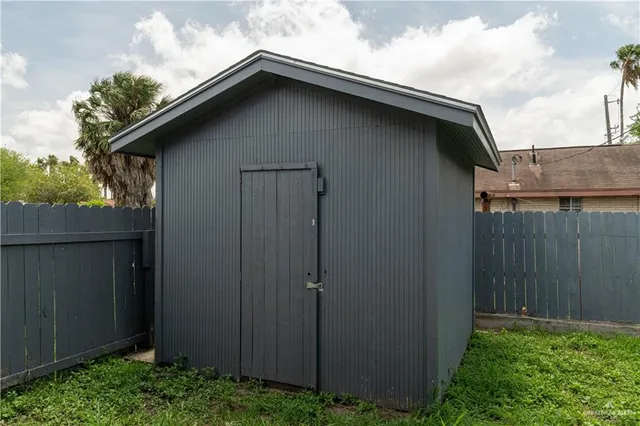 $1,200 | 1807 Village Square, Mission, TX 78572