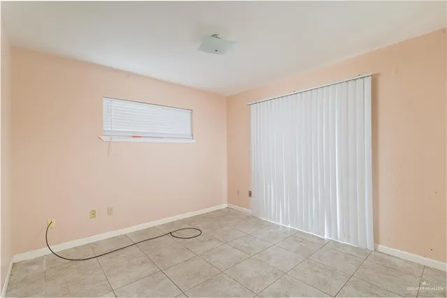 $1,200 | 1807 Village Square, Mission, TX 78572